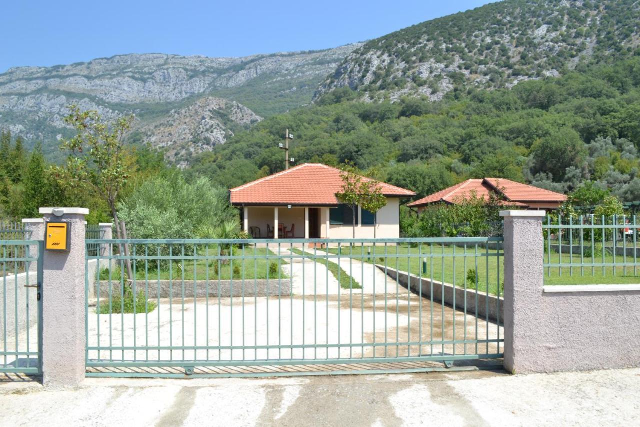 Guest House Radulovic Petrovac 외부 사진